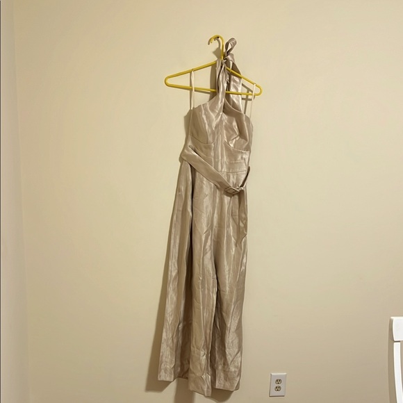 NEW WHBM $220 Belted Elegant Cream Halter jumpsuit sizes various - Picture 3 of 11